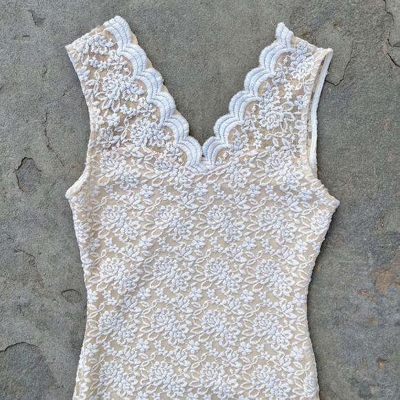 Vintage 1990's White Floral Lace Scalloped Hem Midi Dress - Picture 2 of 4